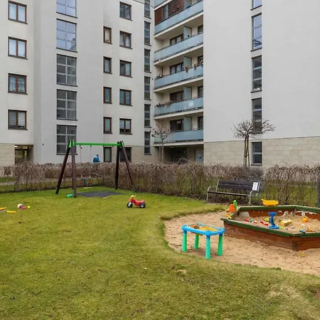 White And Grey With Parking Close To Tauron Arena By Renters קרקוב