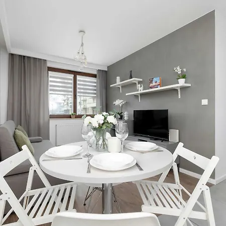 דירה White And Grey With Parking Close To Tauron Arena By Renters *