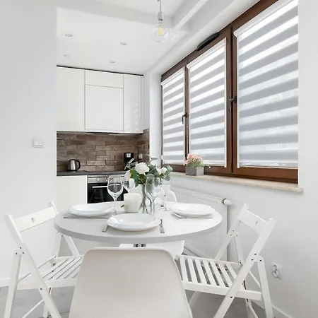 White And Grey With Parking Close To Tauron Arena By Renters דירה