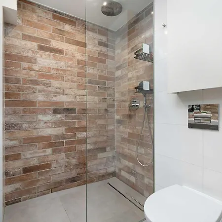White And Grey With Parking Close To Tauron Arena By Renters קרקוב