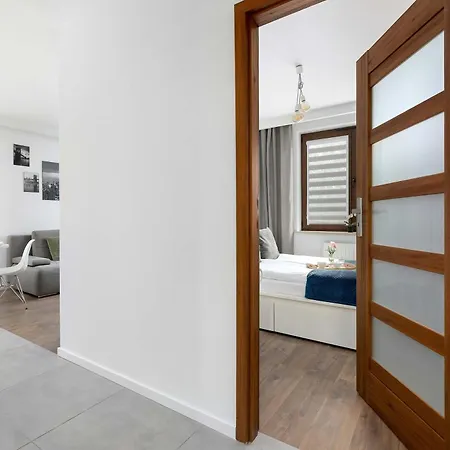 White And Grey With Parking Close To Tauron Arena By Renters דירה *
