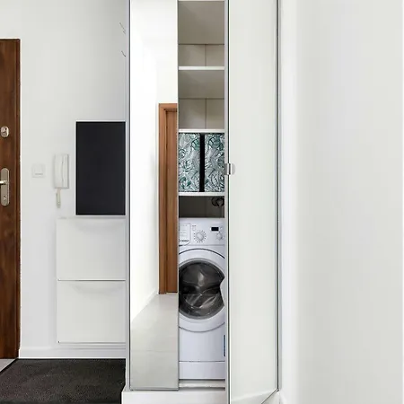 White And Grey With Parking Close To Tauron Arena By Renters דירה *